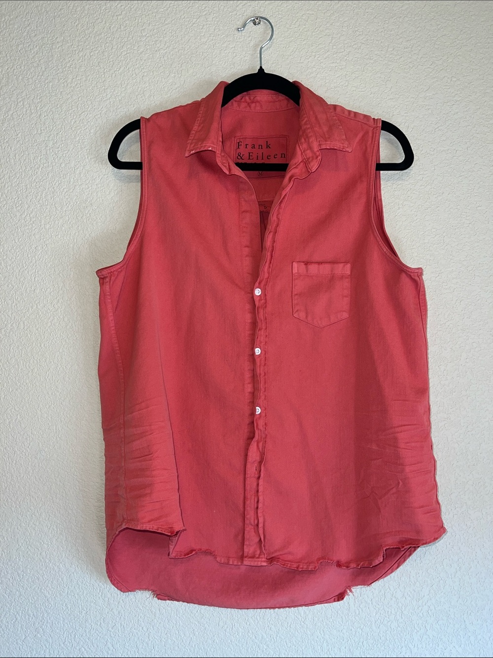 Frank & Eileen Fiona sleeveless button down top Size M